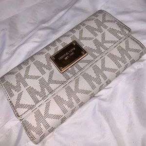 Michael Kors Trifold Wallet/Clutch *NEW*